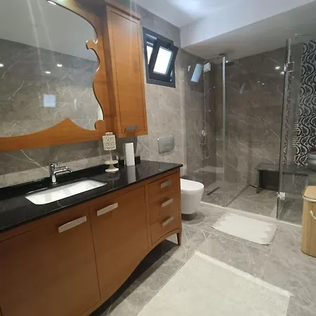Luxury Pasakoey Triplex Villa + Grand Garden باساكوي
