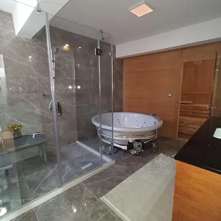 Luxury Pasakoey Triplex Villa + Grand Garden باساكوي