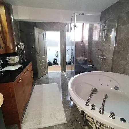 Luxury Pasakoey Triplex Villa + Grand Garden فيلة باساكوي